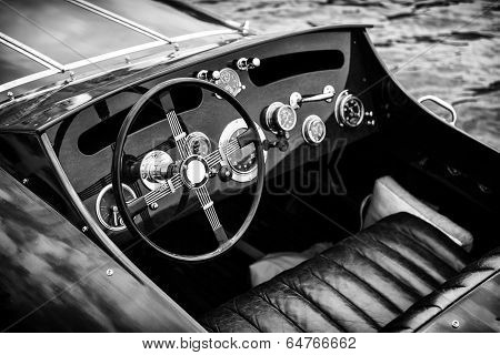 Wooden Motor Boat Dashboard - Black And White