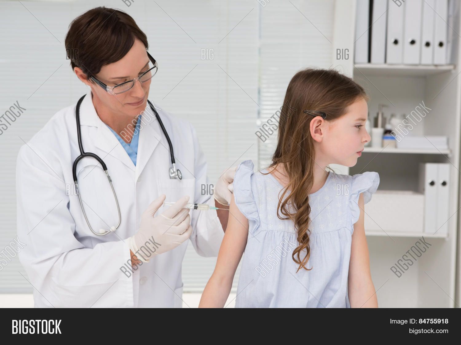 Женщина на гинекологическом кресле. Уролог. Консультация врача трихолога. Чейз доктор хаус операция. Детский уролог-андролог.