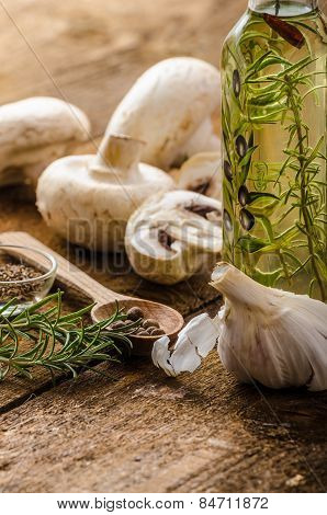 Bio Garlic, Spices And Wild Mushrooms From The Home Garden