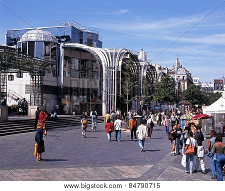 Les Halles de Paris shopping centre.