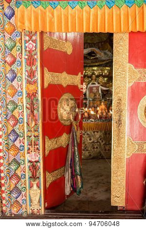 Entranse door in Buddhist tample