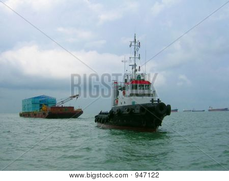 Schleppers und Barge im offenen Meer