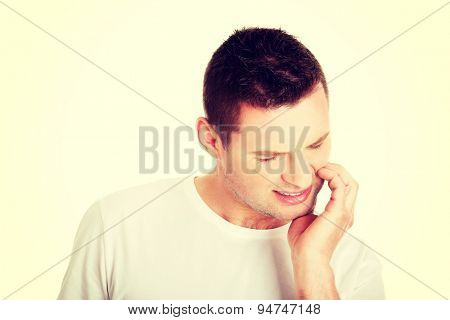Man have terrible tooth ache
