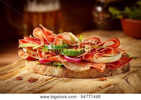 One sandwich on old papper