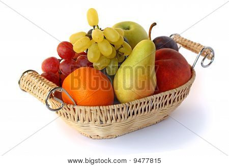 Ovoce do proutěného koše