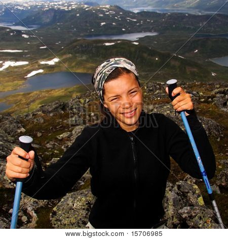 Žena turista v národním parku Jotunheimen, Norsko
