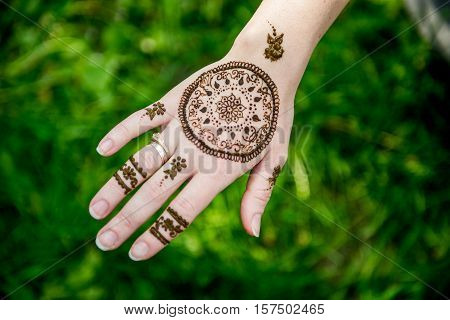 Henna Tattoo Hund he vumans trends Floral desizhn. mehendi