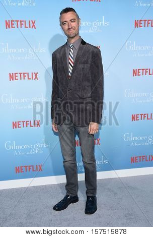 LOS ANGELES - NOV 18:  Sean Gunn arrives to the Netflix's 'Gilmore Girls: A Year In The Life' Premiere on November 18, 2016 in Westwood, CA                