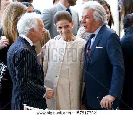 NEW YORK-MAY 5: (L-R) Ralph Lauren, Annette de la Renta, and Giancarlo Giammetti at the Anna Wintour Costume Center Grand Opening at the Metropolitan Museum of Art on May 5, 2014 in New York City.