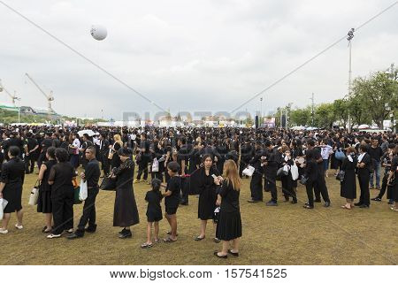 BANGKOK THAILAND - OCT 29 : The massive queue of mourners in sanam luang while the funeral of king Bhumibol Adulyadej in Grand Palace on october 29 2016