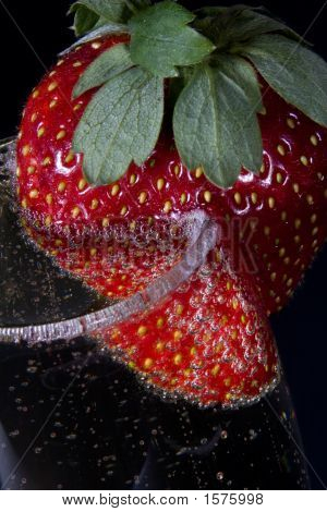 Fragola su un vetro