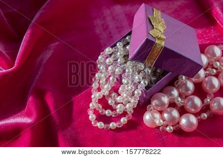 Gift With Pink Pearl Strands And Beads  Подарок с розовыми жемчужными нитями и бусами