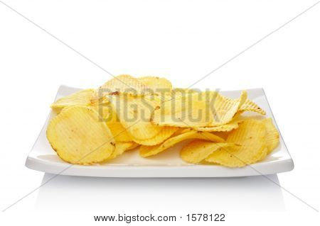 Chips de pomme de terre sur un plat