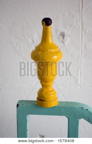 Poteau de portail vert jaune
