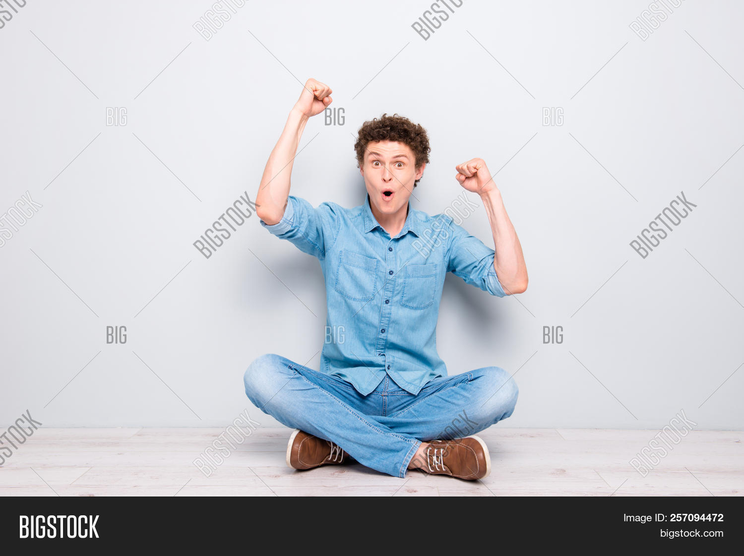 Raise h. Акселератор raise. Raise h. Raise h. Raise логотип.