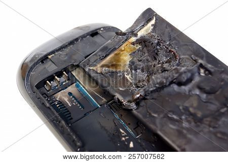 Mobile Phone Battery Explodes And Burns Due To Overheat / Danger Of Using Smart Phone