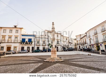 Estremoz, Portugal - August 23, 2018: Central Square Of Estremoz With A Marble Pillory In Manueline 