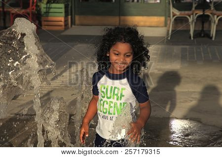 La Mer In Dubai, Uae - May 06, 2018: The Child Is Playing At The Fountain. It Is A New Beachfront Di