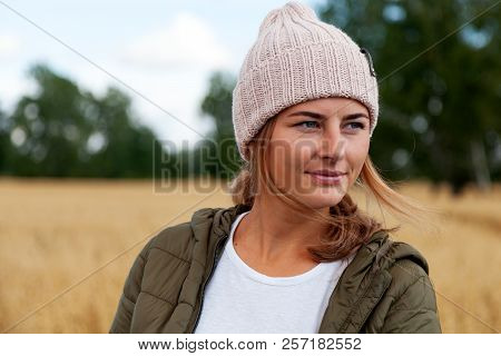 Pretty Fresh Darkhaired Young Woman Walking Outdoors In The Sun And High Grass  Field And Wearing A 