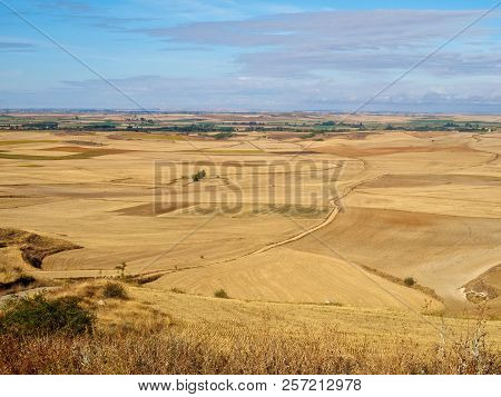 View Backward Of The Valley From Alto Mestelares - Castrojeriz, Castile And Leon, Spain
