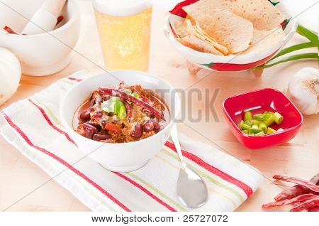 miska chili z bokami
