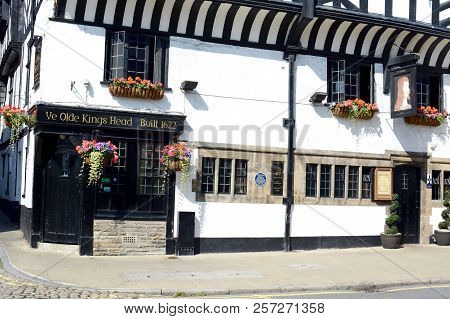 Chester, Uk - July 19, 2018: Ye Olde Kings Head Built 1622, Outside View Of The Pub On Lower Bridge 