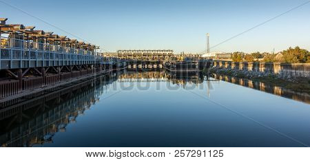 New Orleans, Usa - Nov 28, 2017: Afternoon View Of The 17th Street Canal Pump Station As Viewed From