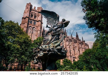 New York, Usa - July 13, 2016: Statue Near St.john Cathedral The 