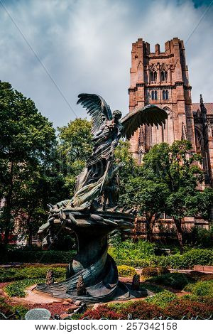New York, Usa - July 13, 2016: Statue Near St.john Cathedral The 