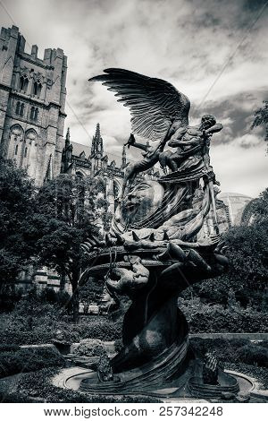 New York, Usa - July 13, 2016: Statue Near St.john Cathedral The 