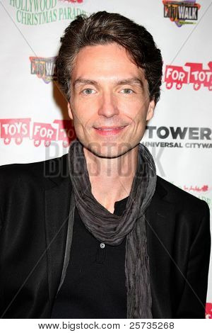 LOS ANGELES - NOV 22: Richard Marx på 2011 Hollywood Parade julekoncerten på Universal City
