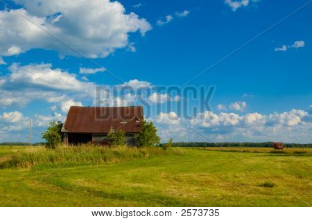 Stary zardzewiały stodoła