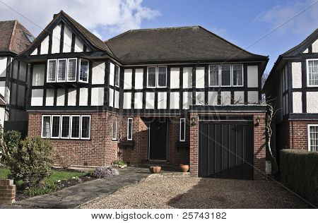 Haus im Tudor-Stil.