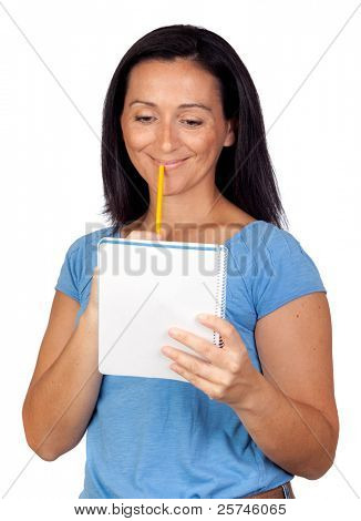 Bruneta žena hledám notebook izolovaných na přes bílé pozadí