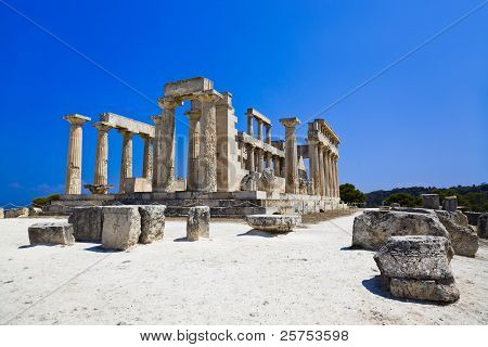 Ruiny chrámu na ostrově Aegina, Řecko