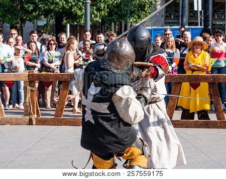 Moscow, Russia - August 19, 2018. Historical Fencing At The Festival Times And Epochs. Historical Re