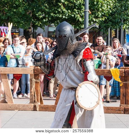 Moscow, Russia - August 19, 2018. Historical Fencing At The Festival Times And Epochs. Historical Re