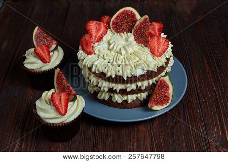 Cupcakes And Cake With Strawberry, Figs And Vanilla Creamcheese