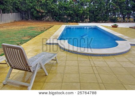 Piscine sous la pluie, Espagne