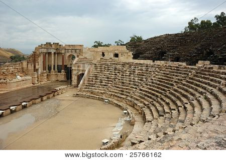 Panorama dell'antico teatro le rovine di Beit She'an (beit Shearim) città, Israele