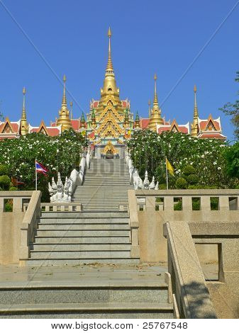 Wat Maha Chedi en Ban Krut, Tailandia