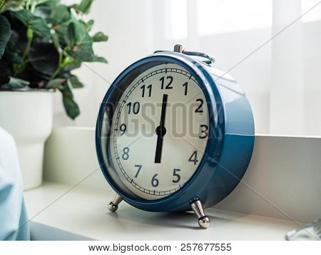 Six O'clock On Clock On Headboard