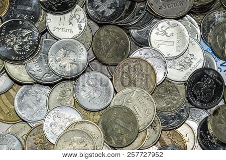 Russian Banknotes And Coins. A Handful Of Coins On New Russian Banknotes In Denominations Of 2000 An