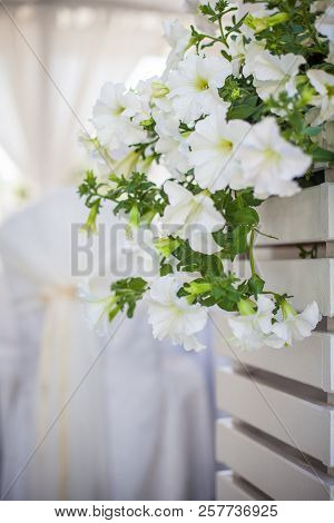Elegant Flower Decoration On The Table In Restaurant For An Event Party Or Wedding Wedding Table
