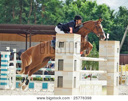 SAINT-PETERSBURG-lipiec 17: Rider Gunnar Klettenberg na Bingo w Jeździeckiej skoków Pokaż