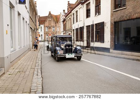 Bruges, Belgium-august 15, 2015-the Essex Super Six In The Rarity Cars Parade In Brugge.