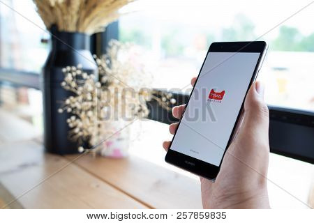Chiang Mai, Thailand - Sep. 08,2018: Man Hands Holding Huawei With Tmall Apps On The Screen.tmall.co