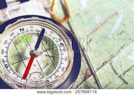 Compass Retro Style