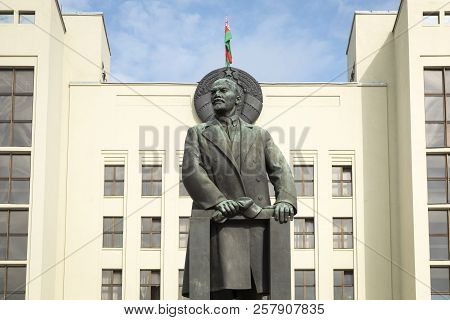 Minsk, Belarus - September 11, 2018: Monument Of Lenin Near Government House Of Republic Of Belarus.