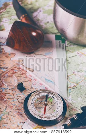 Compass Retro Style